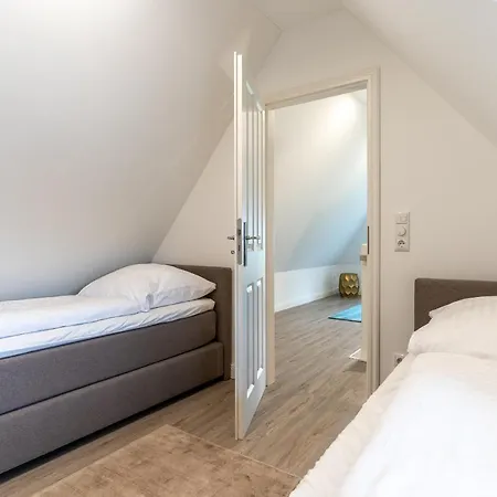 Дом отдыха Summer Diek Reetdachhaus Summerdiek 10 Санкт-Петер-Ординг